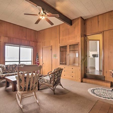 Rustic Lake Buchanan Hideaway With Game Room And Grill Tow Exterior photo